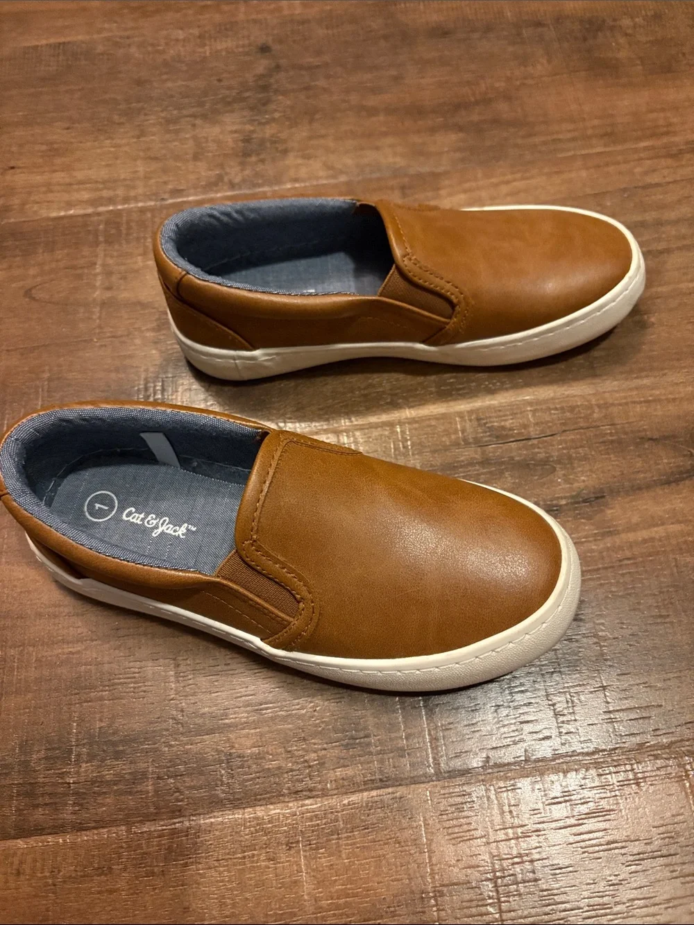 Casual Slip-On Boys Sneakers in Brown